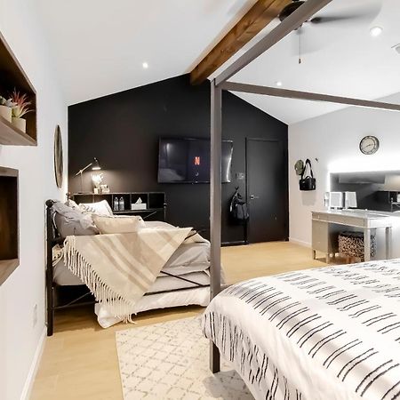 Open Airy Custom Designed Home - 2Kings - Sleeps 14 Houston Bagian luar foto