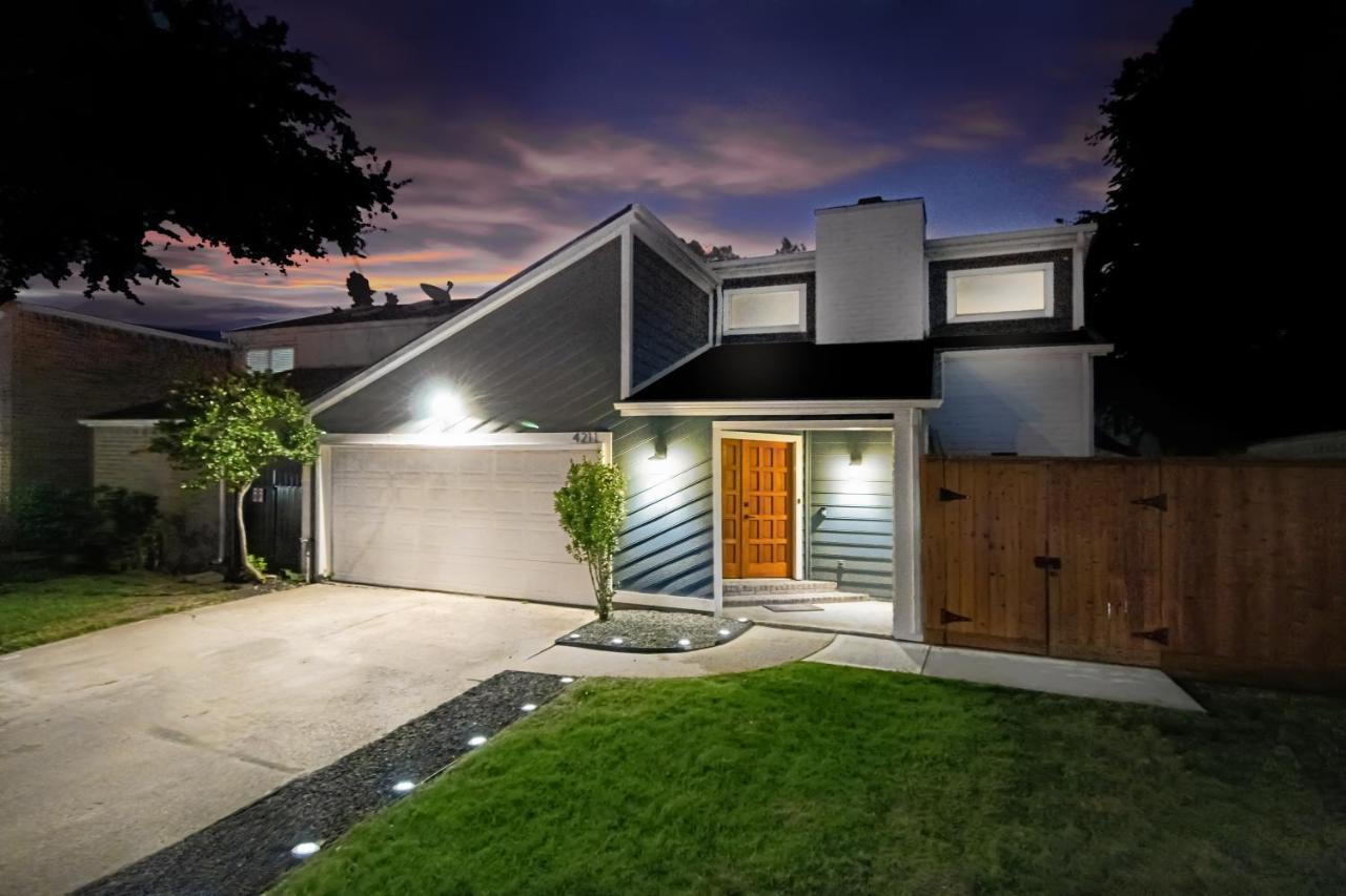 Open Airy Custom Designed Home - 2Kings - Sleeps 14 Houston Bagian luar foto