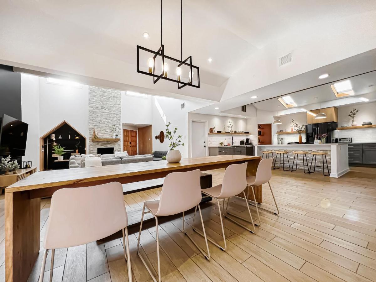 Open Airy Custom Designed Home - 2Kings - Sleeps 14 Houston Bagian luar foto