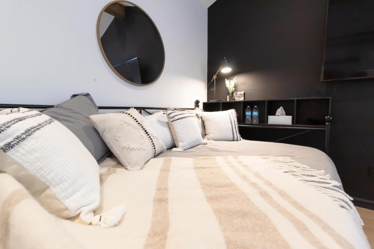 Open Airy Custom Designed Home - 2Kings - Sleeps 14 Houston Bagian luar foto