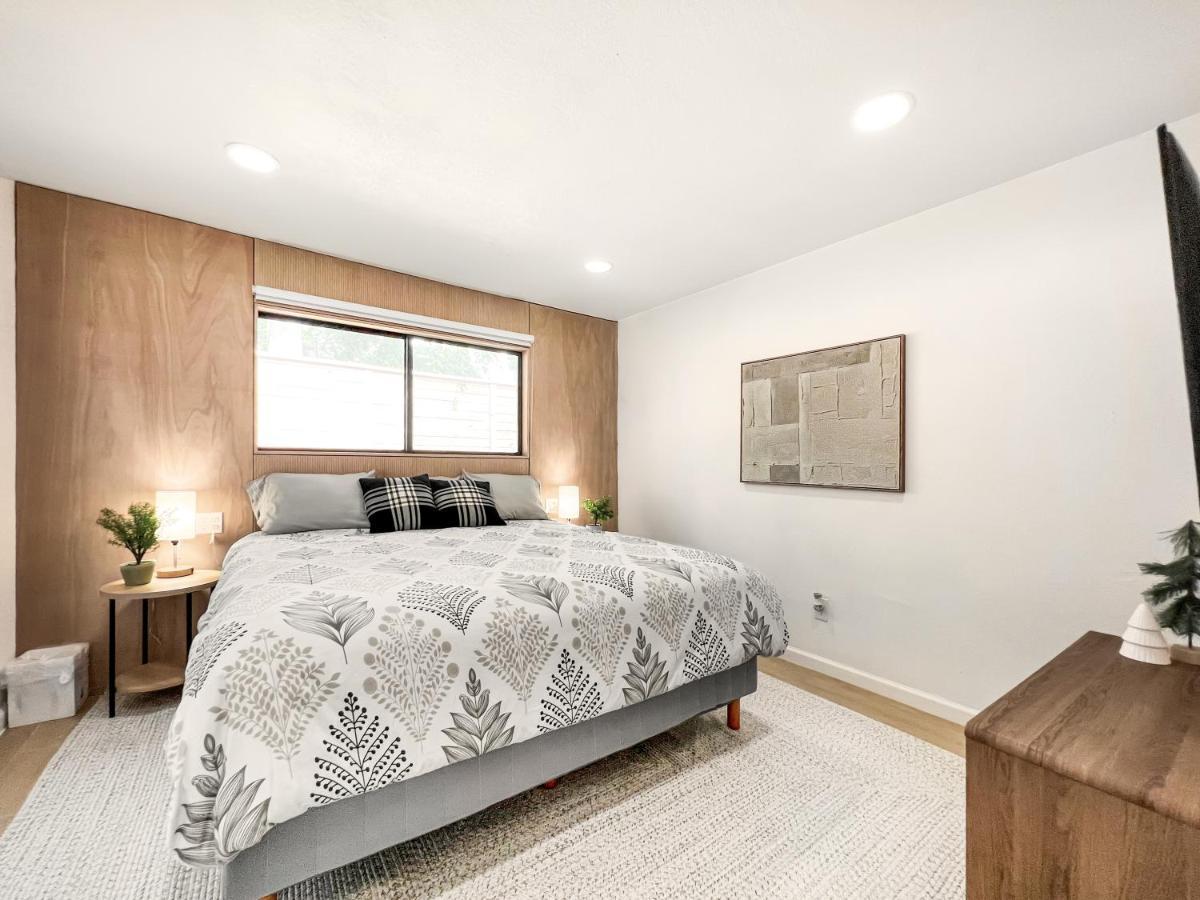 Open Airy Custom Designed Home - 2Kings - Sleeps 14 Houston Bagian luar foto