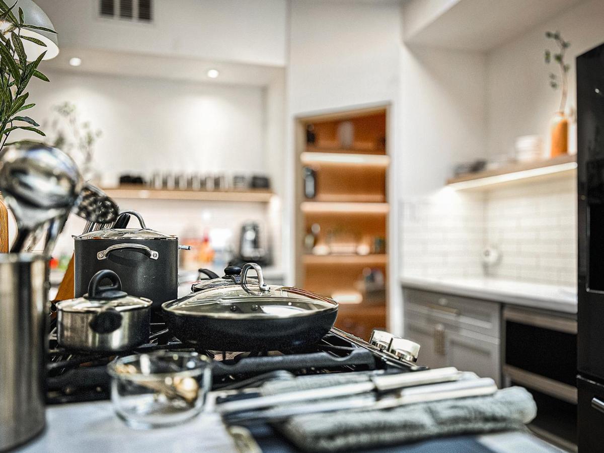 Open Airy Custom Designed Home - 2Kings - Sleeps 14 Houston Bagian luar foto